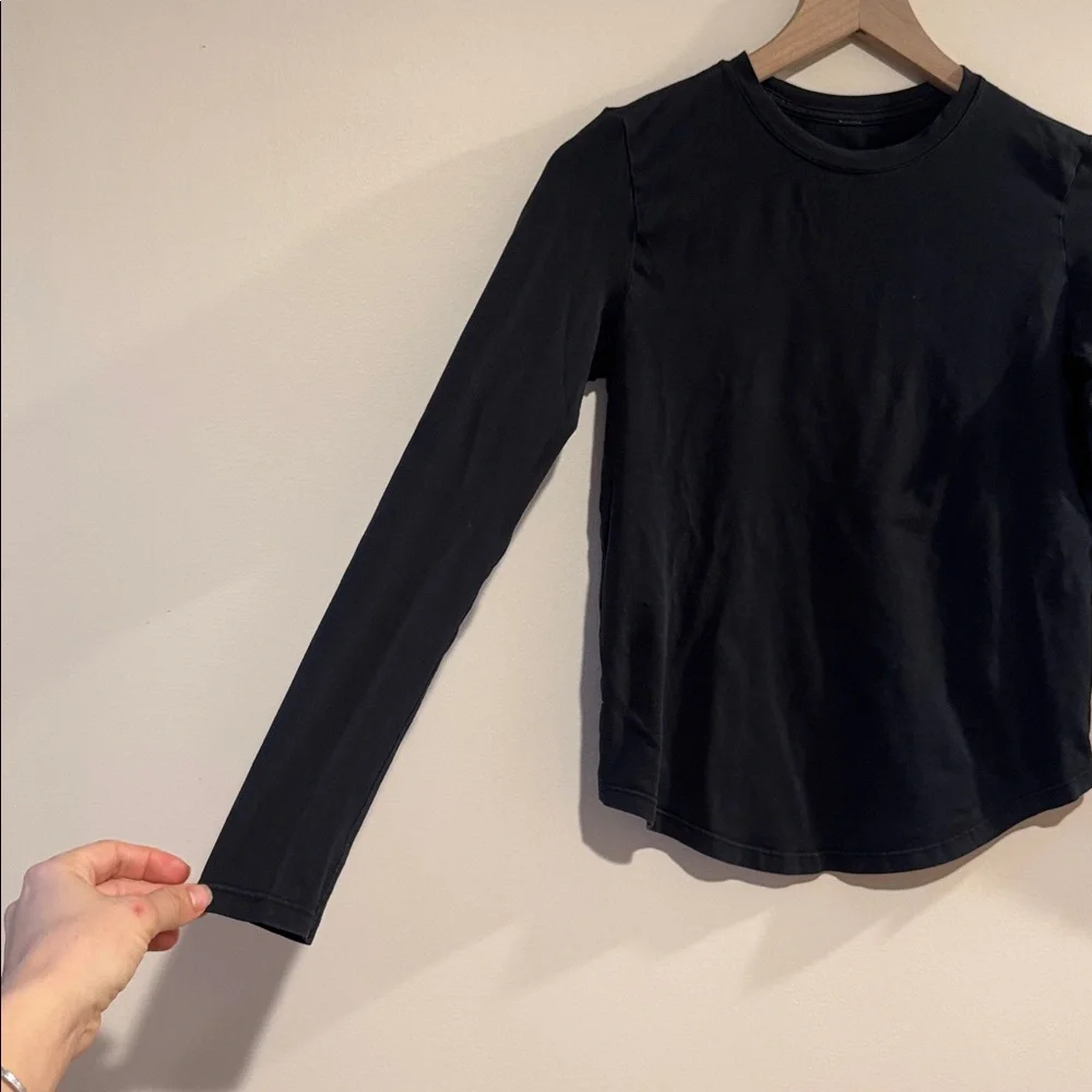 Lululemon Tight Long-Sleeve Shirt size‎ 2